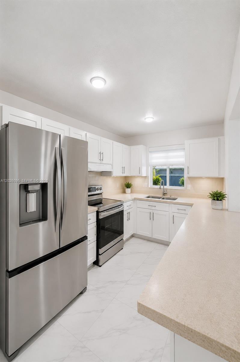 GROVES VILLAS - Residential