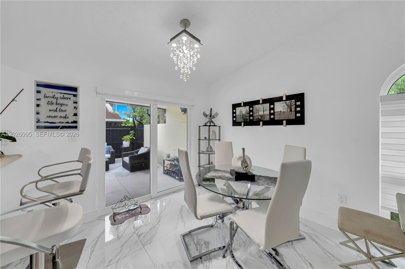 GROVES VILLAS - Residential