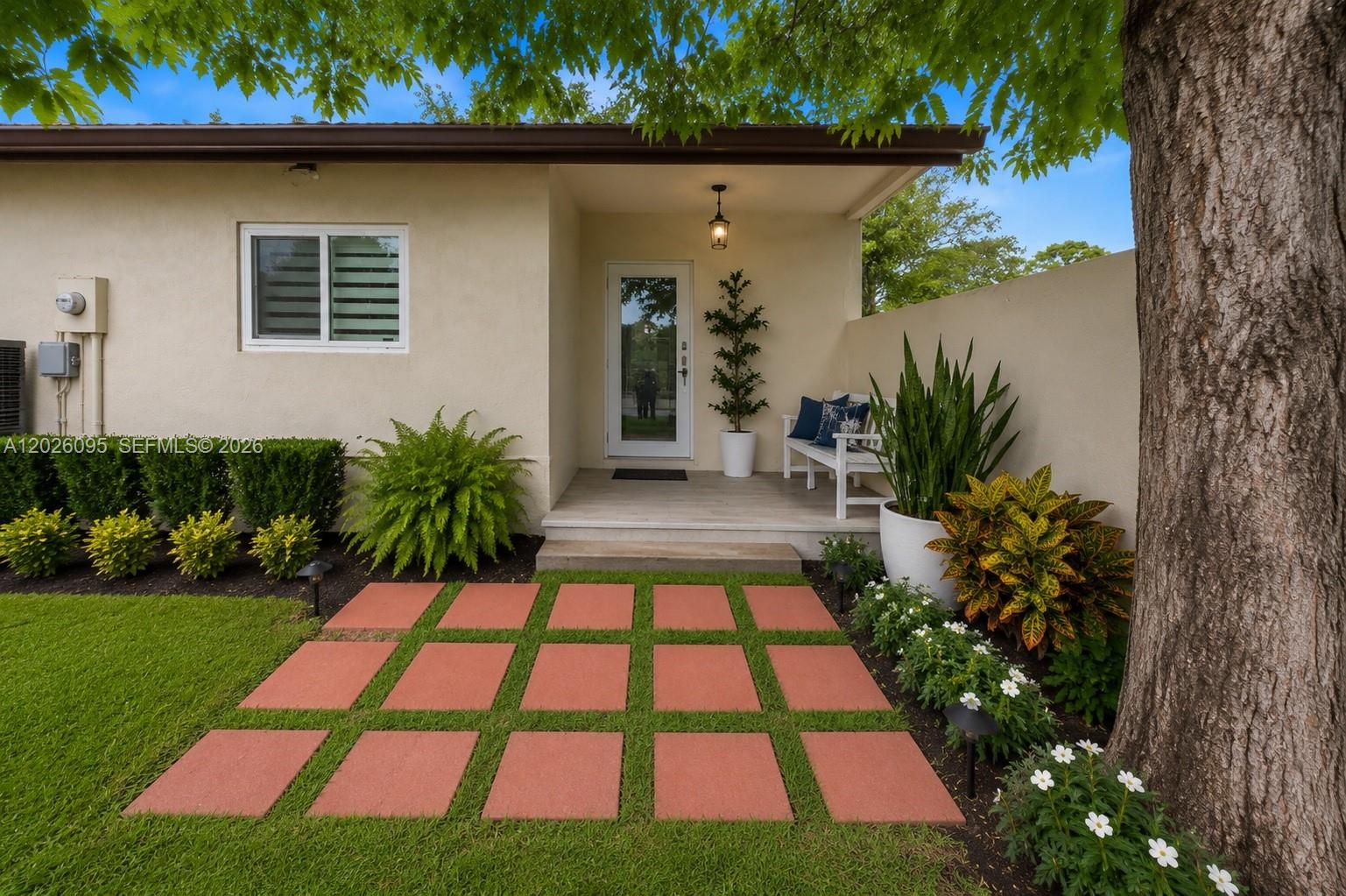 GROVES VILLAS - Residential