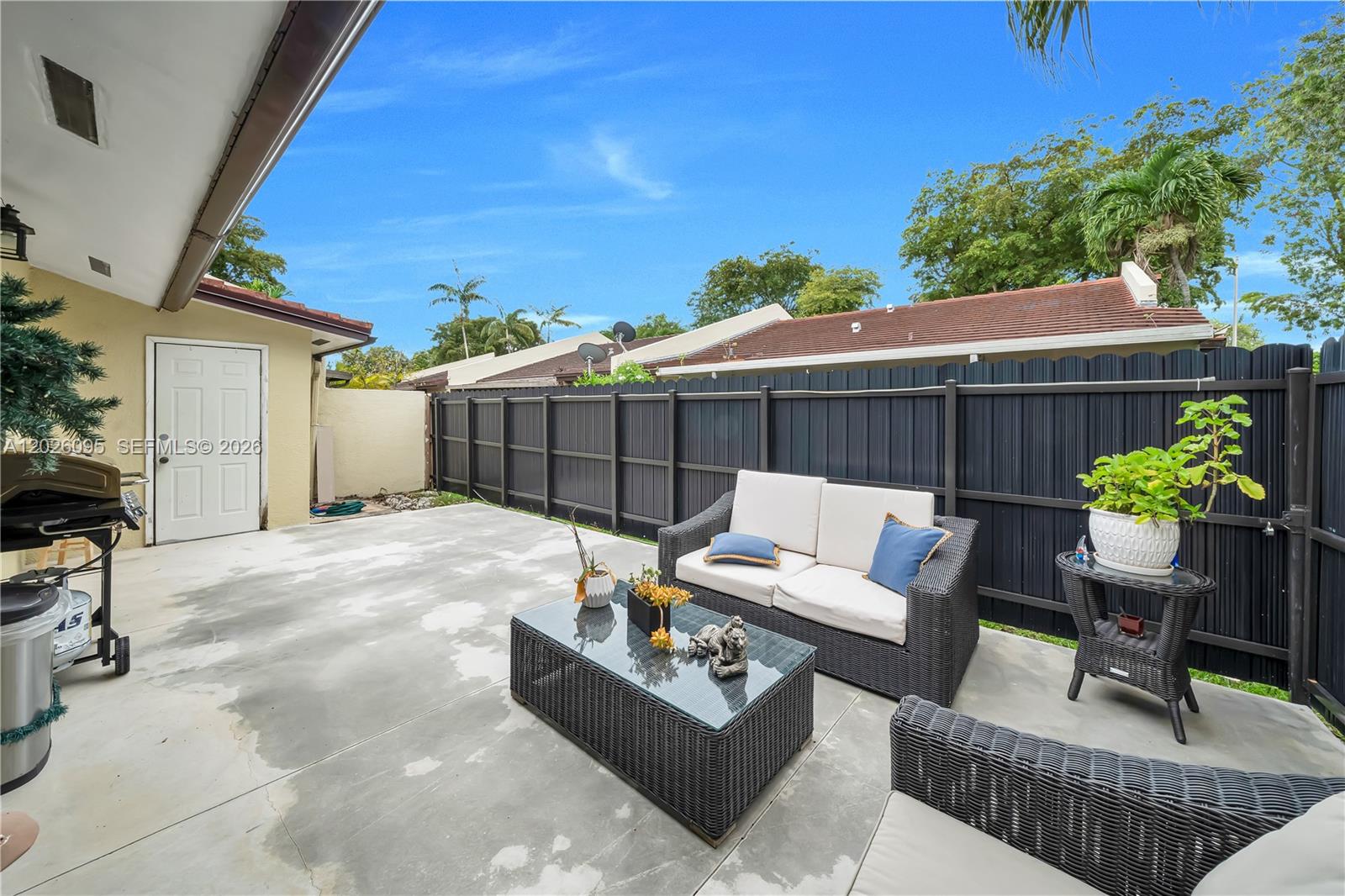 GROVES VILLAS - Residential