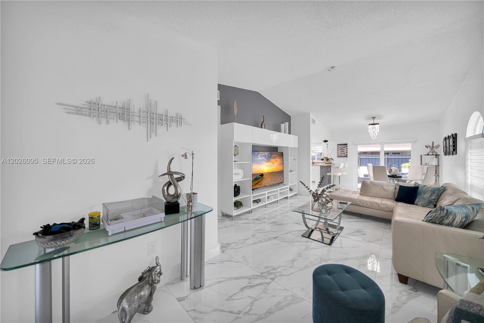 GROVES VILLAS - Residential