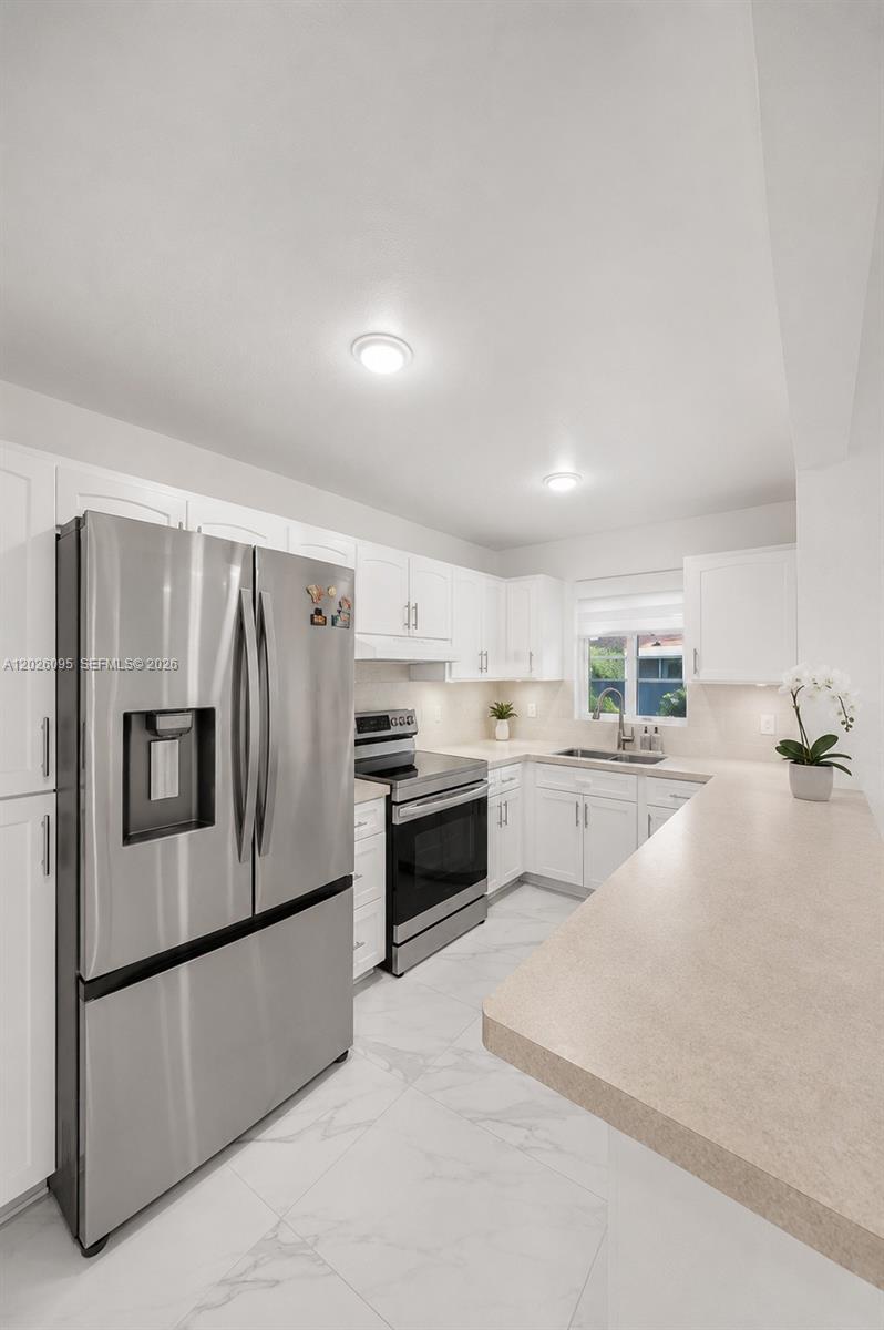 GROVES VILLAS - Residential