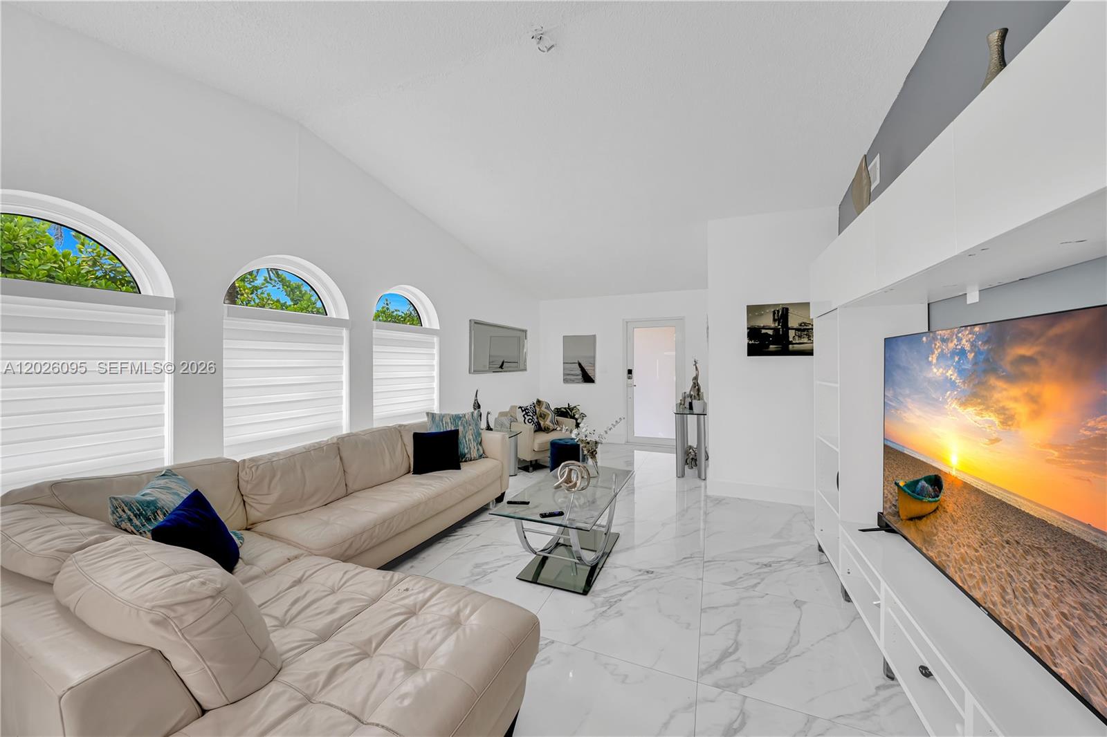 GROVES VILLAS - Residential
