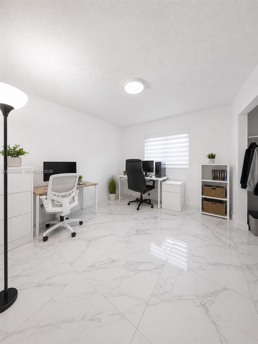 GROVES VILLAS - Residential
