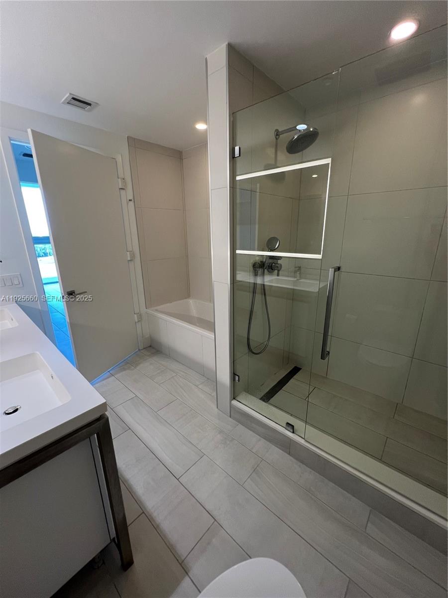 METROPICA NORTH TOWER ONE - Residential Lease