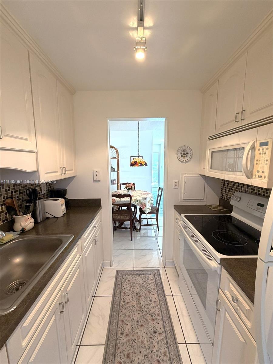 17000 NE 14th Ave 206