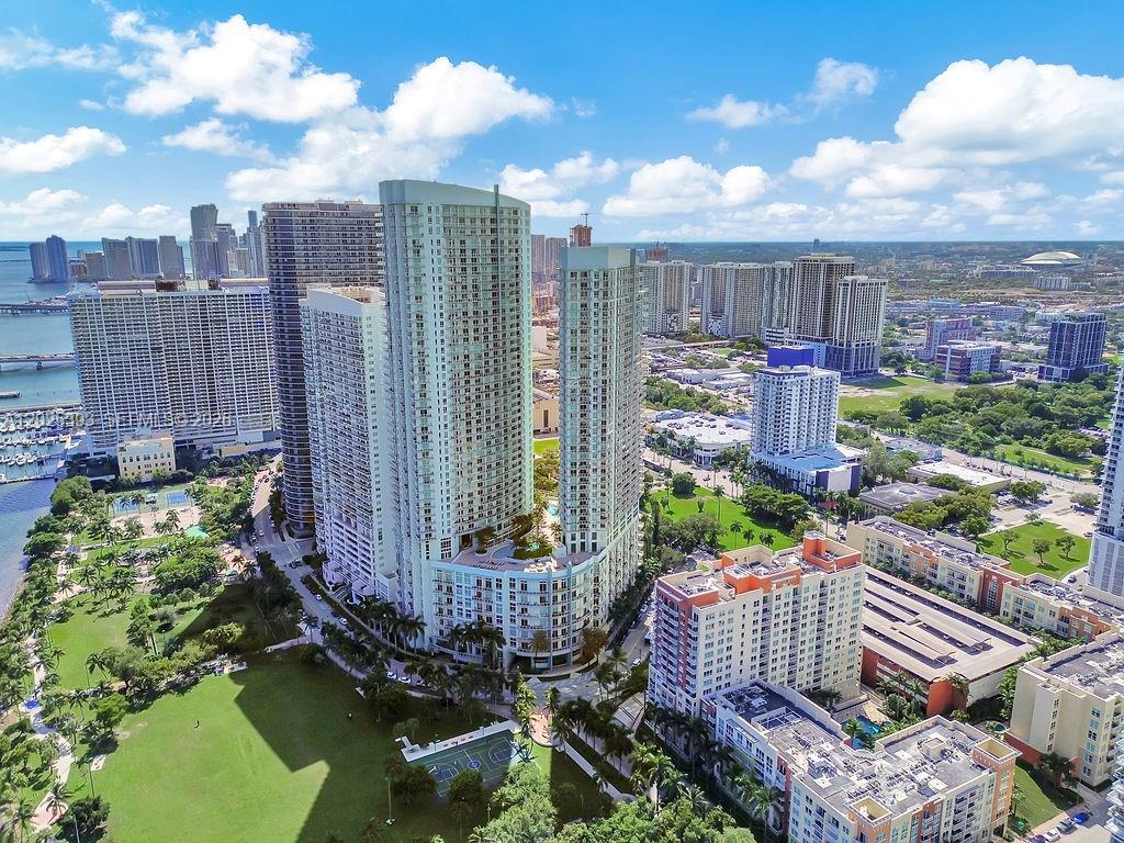 QUANTUM ON THE BAY CONDO - Residential