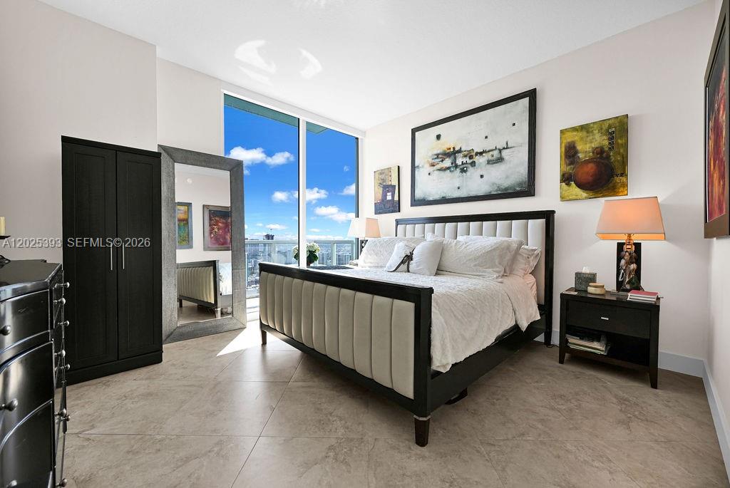 QUANTUM ON THE BAY CONDO - Residential
