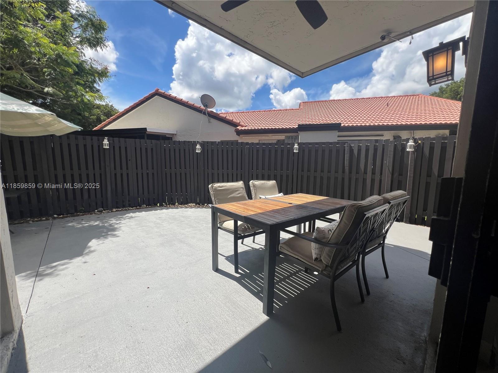 LAKES MEADOW VILG HOMES C - Residential