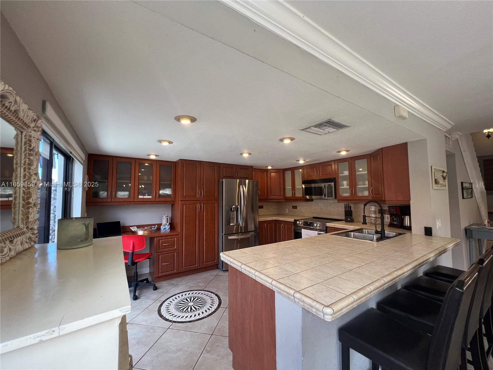 LAKES MEADOW VILG HOMES C - Residential