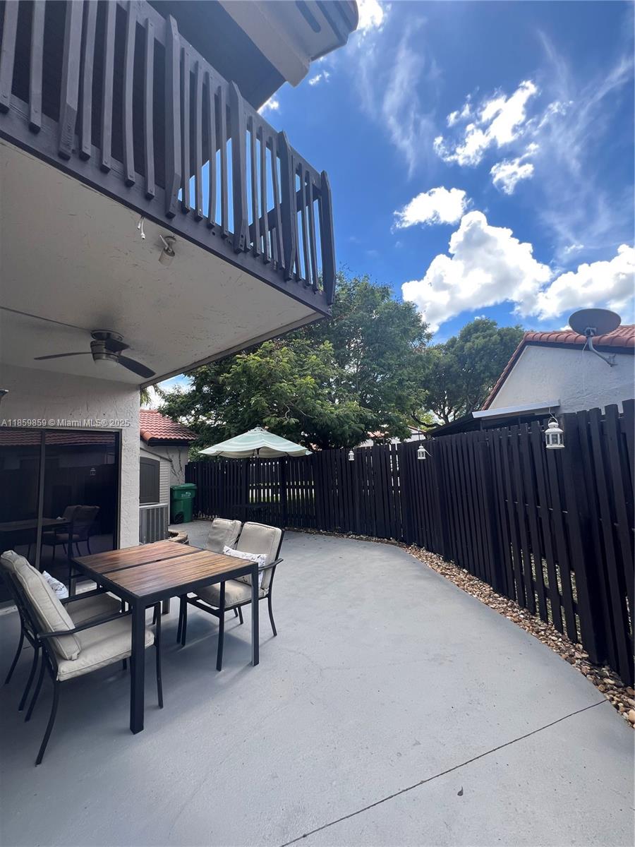 LAKES MEADOW VILG HOMES C - Residential