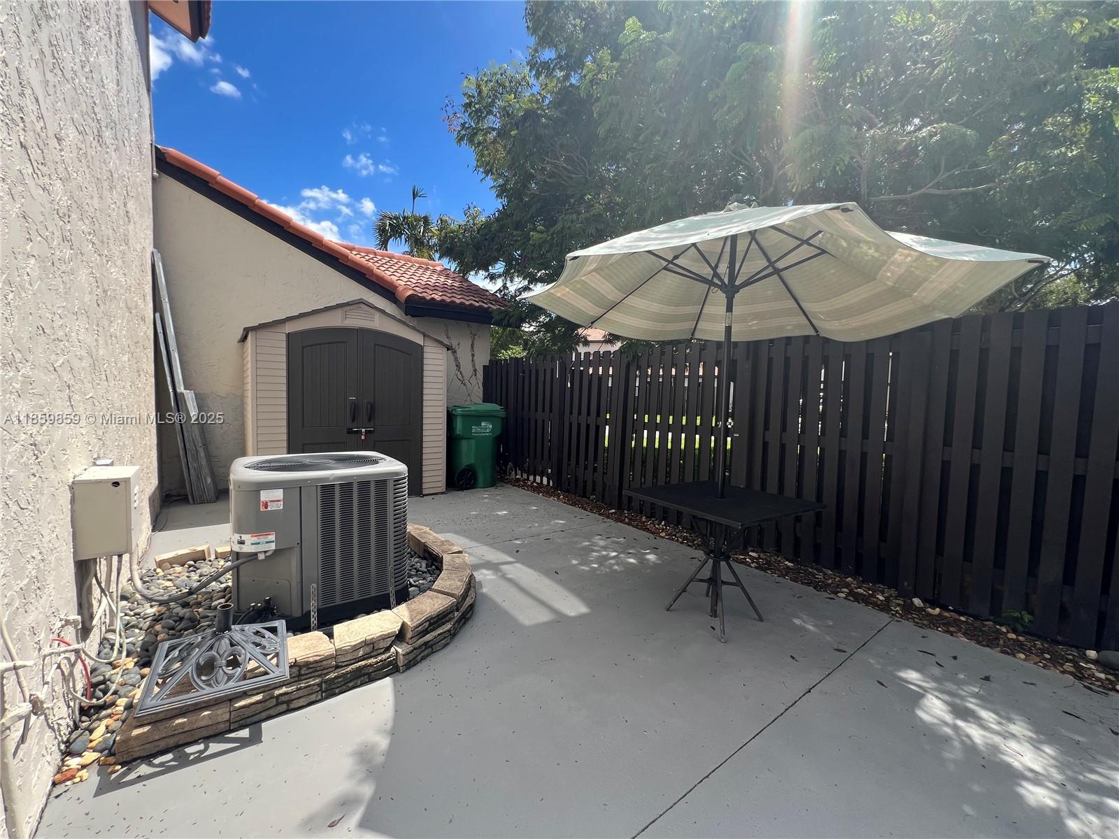 LAKES MEADOW VILG HOMES C - Residential