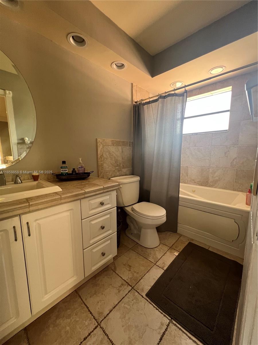 LAKES MEADOW VILG HOMES C - Residential