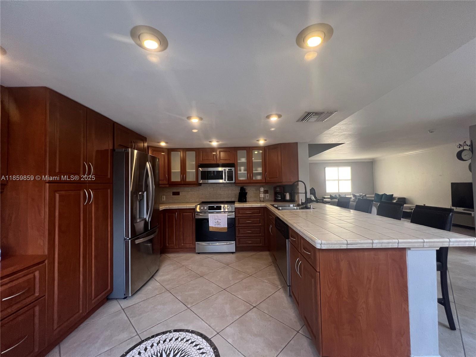 LAKES MEADOW VILG HOMES C - Residential