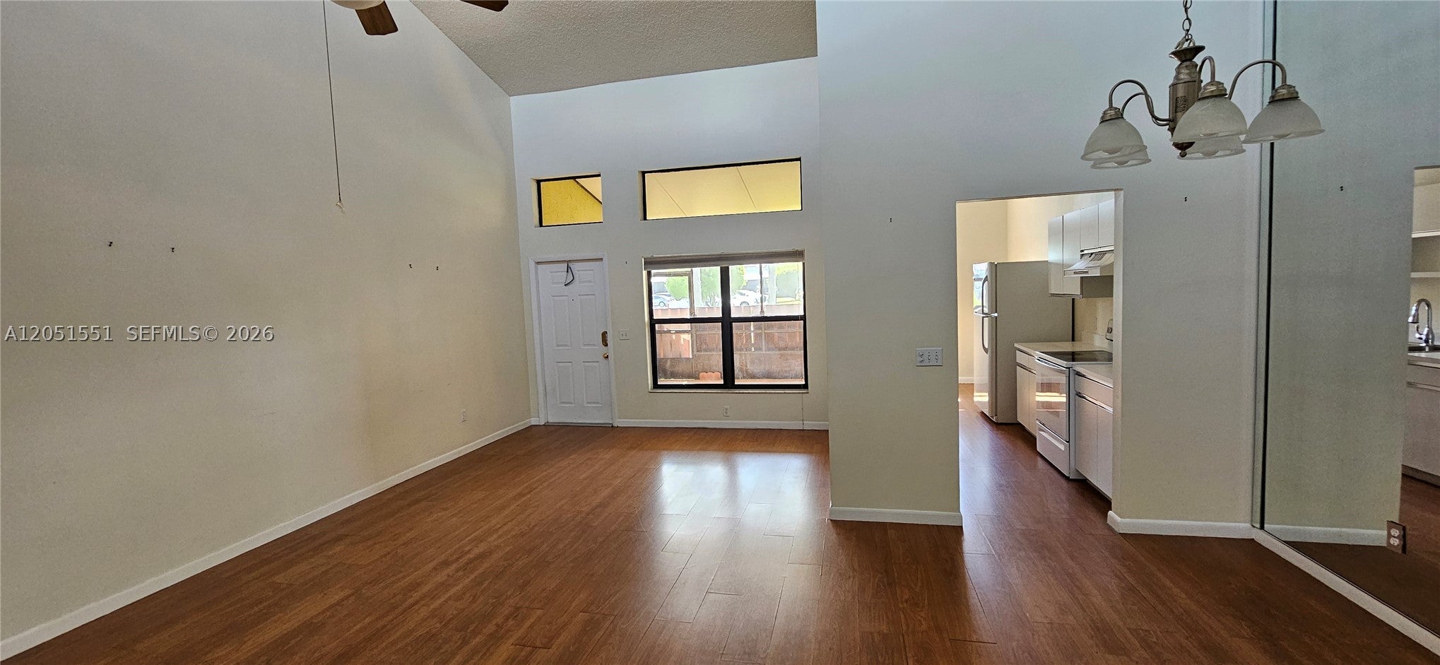 1728 W Royal Tern Ln 3