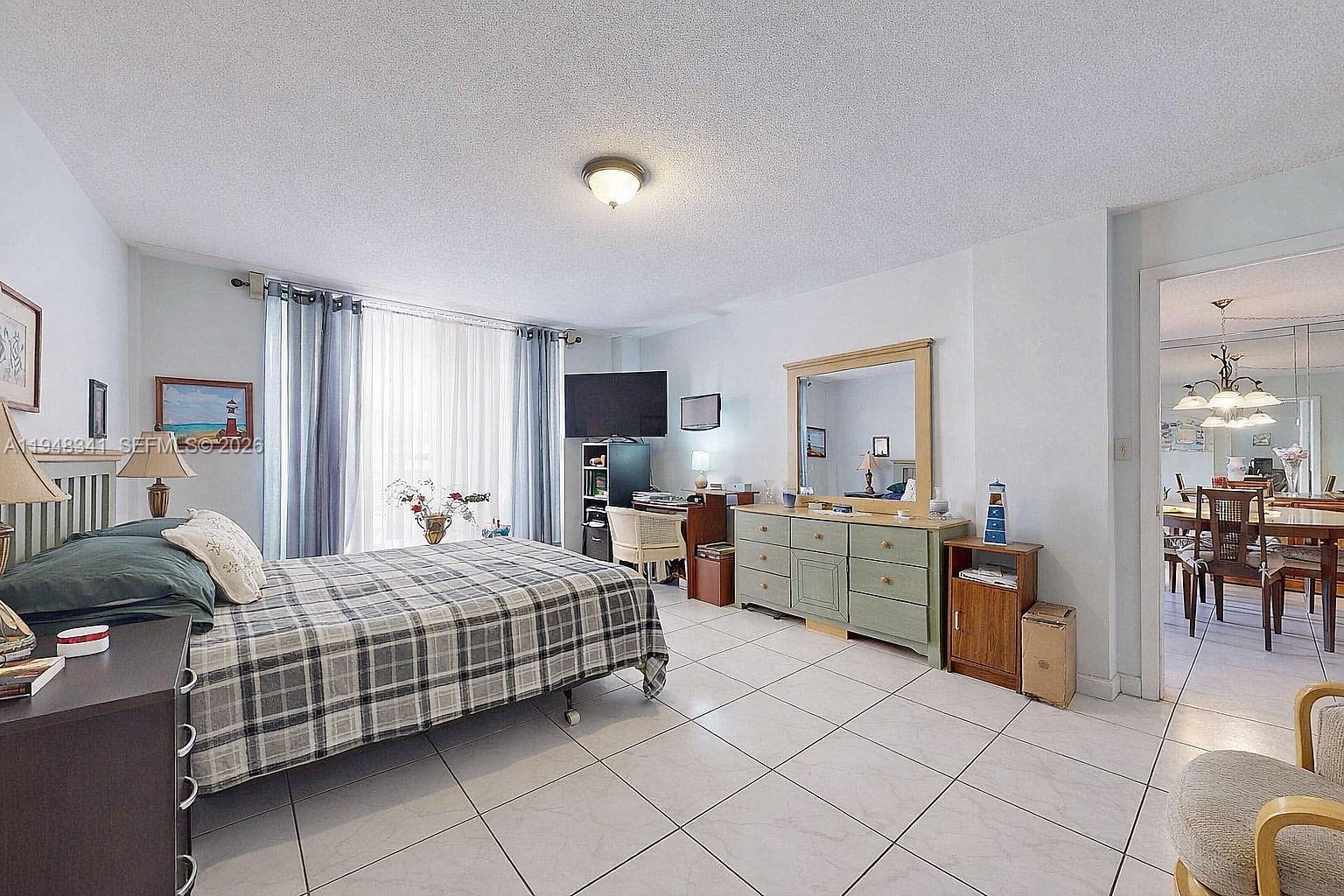 PLAZA TOWERS SOUTH CONDO - Residential