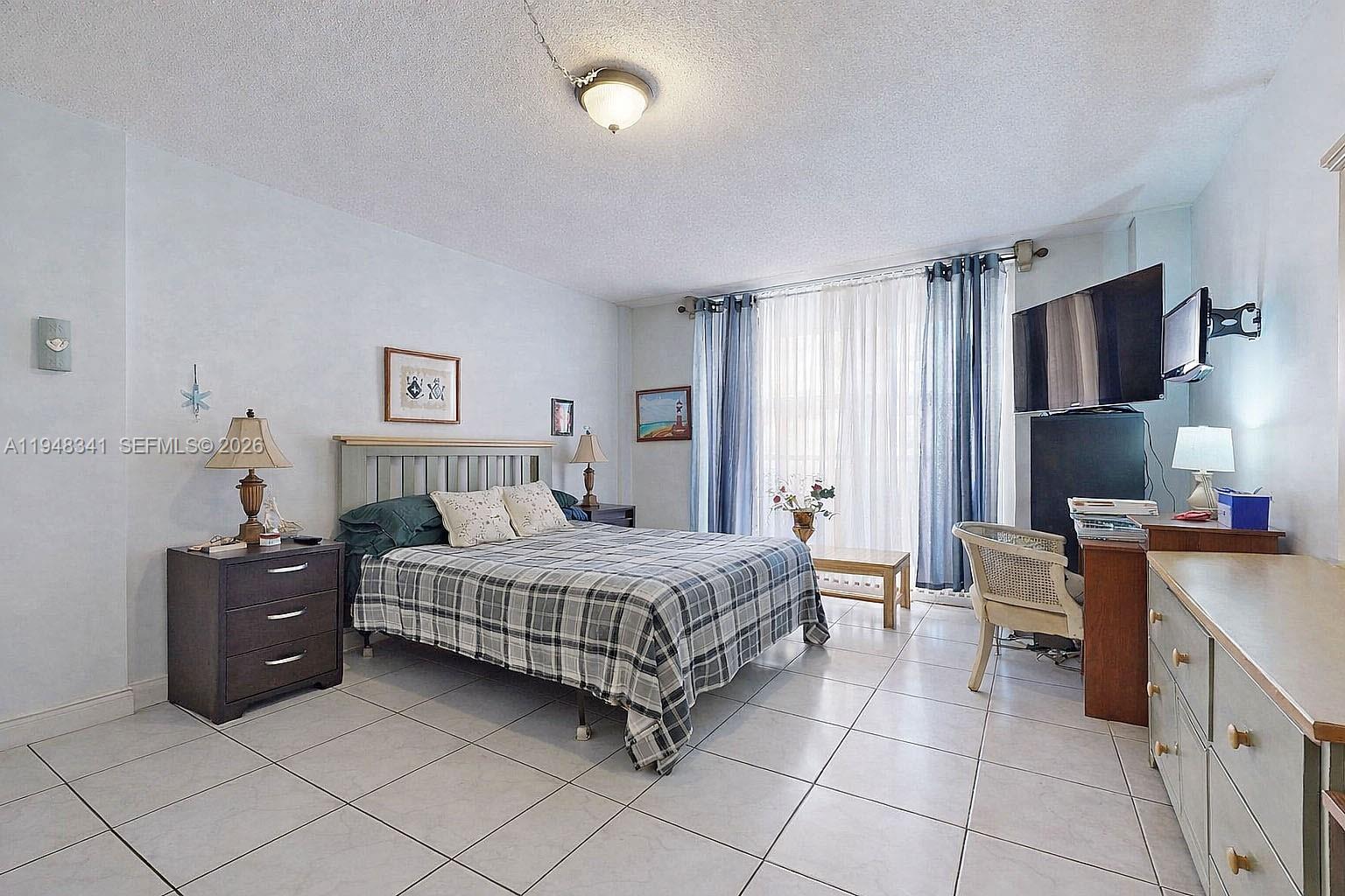 PLAZA TOWERS SOUTH CONDO - Residential