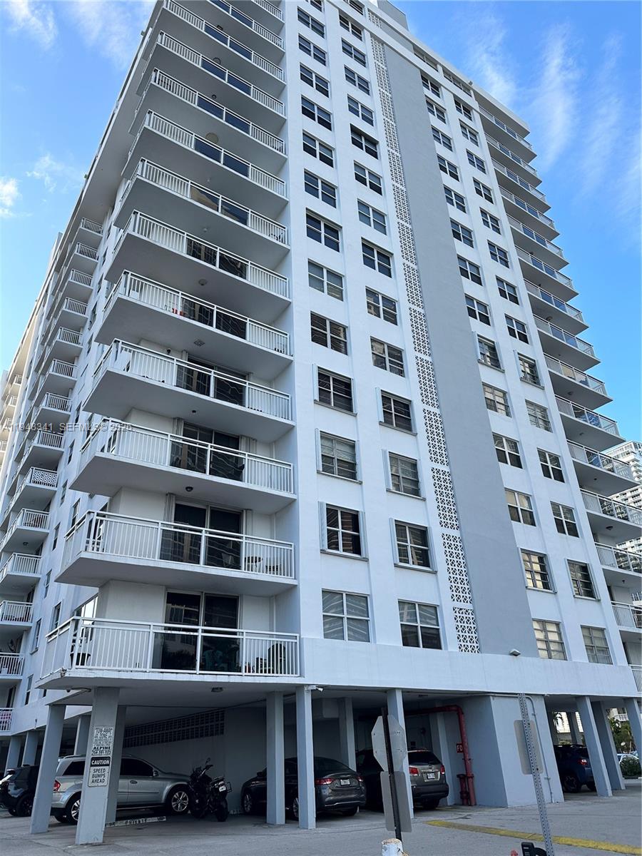 PLAZA TOWERS SOUTH CONDO - Residential