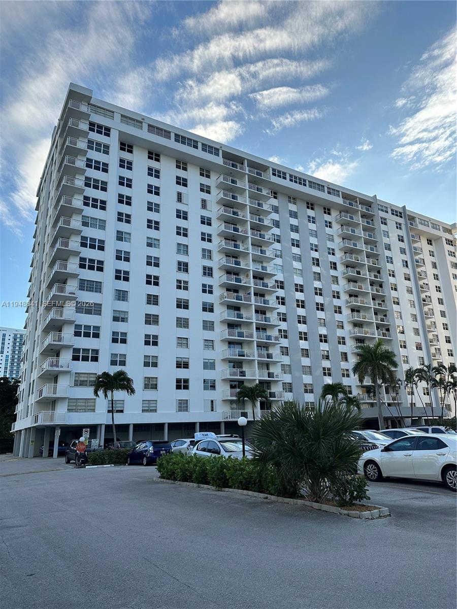 PLAZA TOWERS SOUTH CONDO - Residential