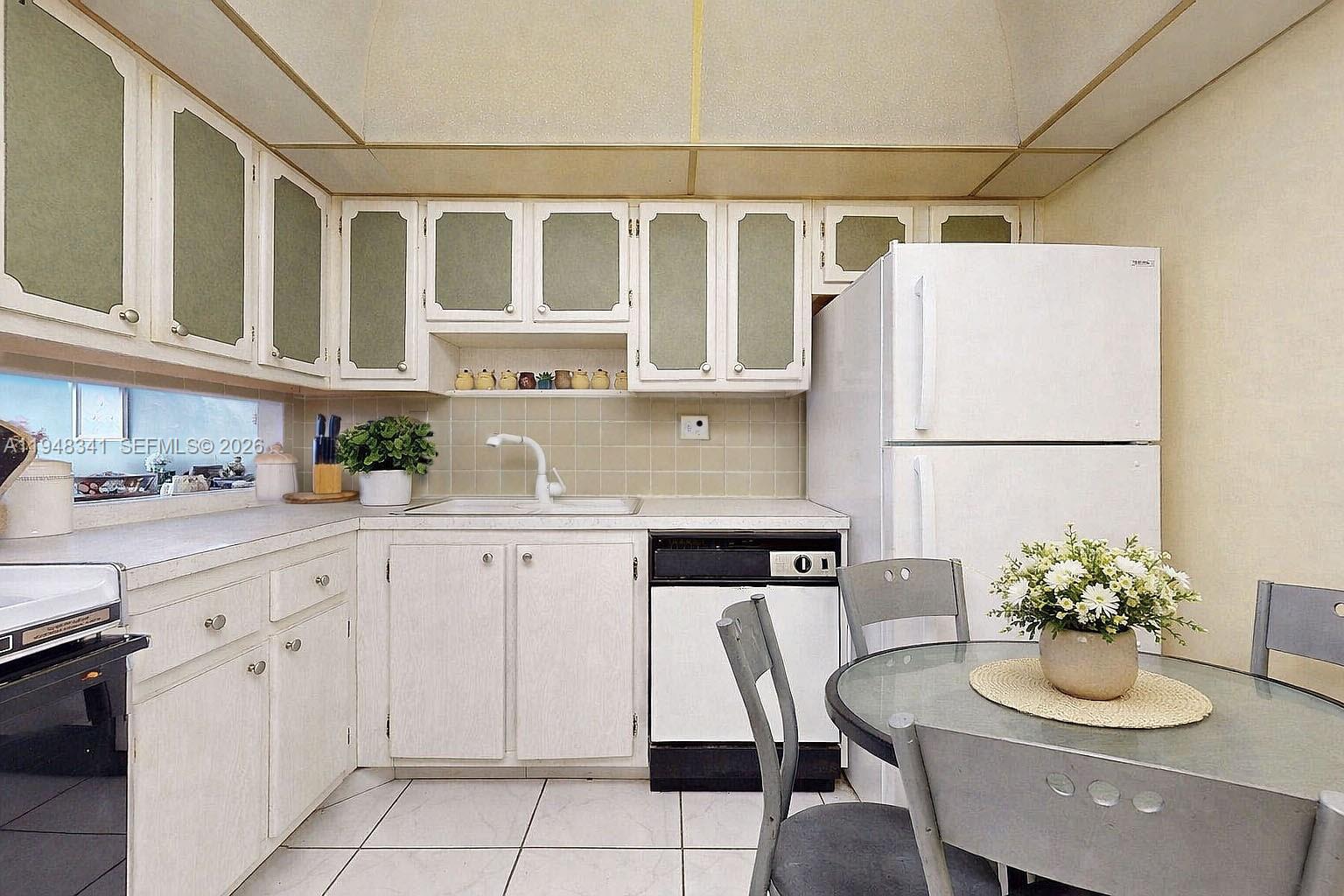 PLAZA TOWERS SOUTH CONDO - Residential