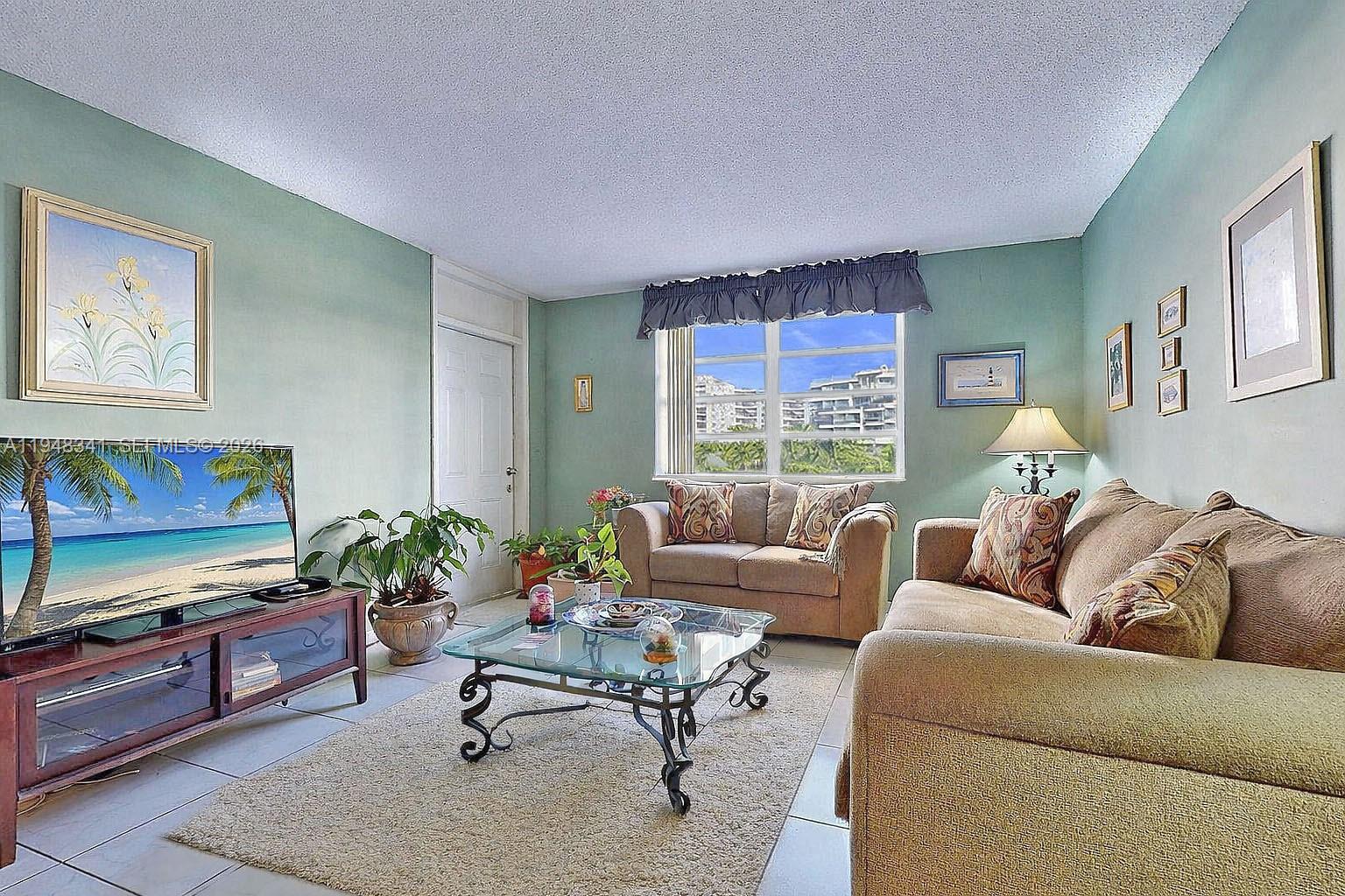 PLAZA TOWERS SOUTH CONDO - Residential