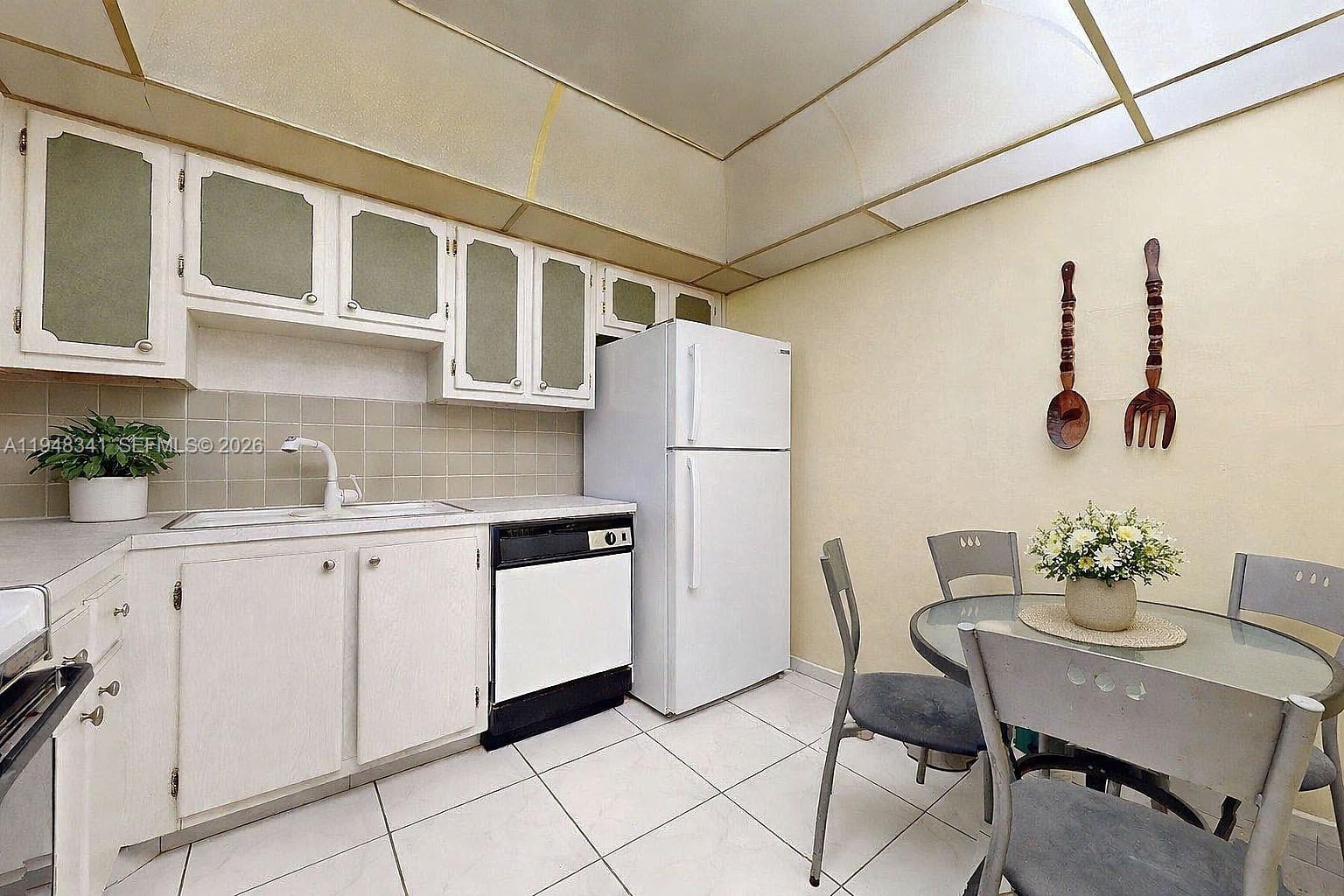 PLAZA TOWERS SOUTH CONDO - Residential