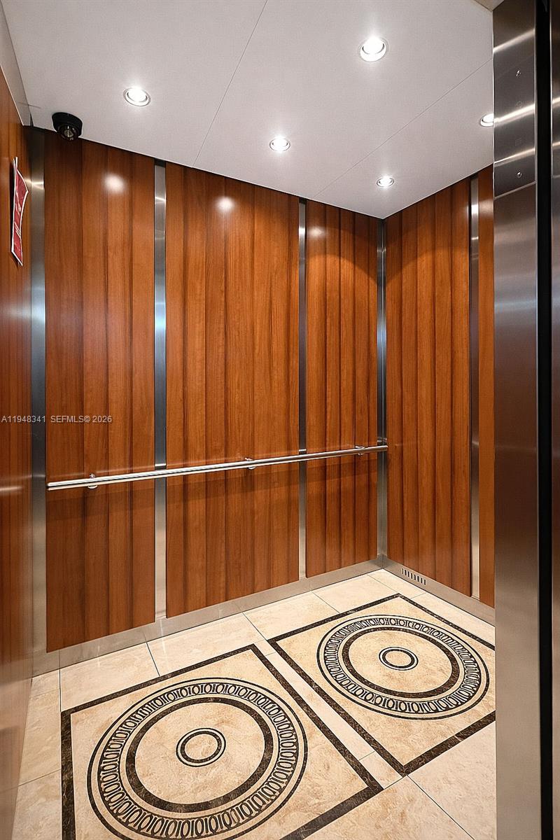 PLAZA TOWERS SOUTH CONDO - Residential