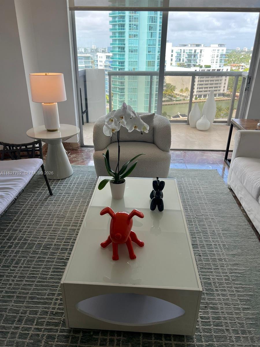 MAISON GRANDE CONDO - Residential