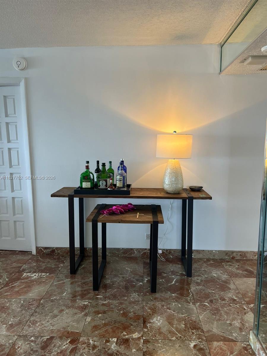 MAISON GRANDE CONDO - Residential