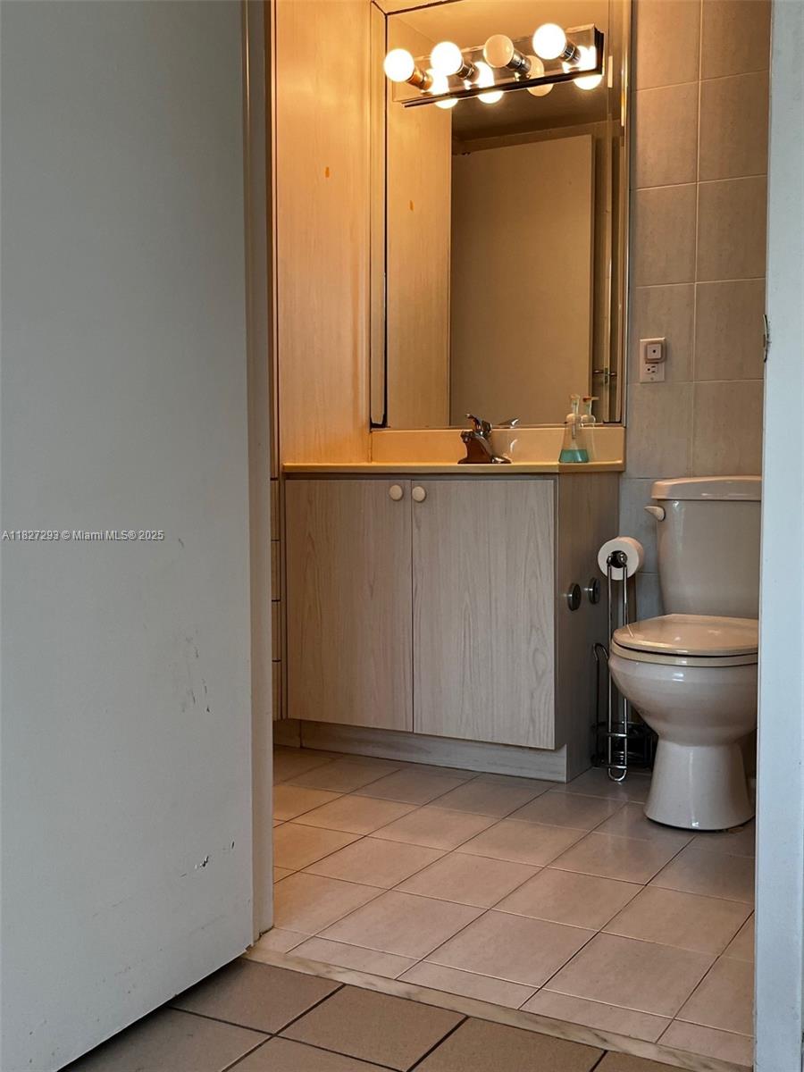 INTERNATIONAL PARK CONDO - Residential