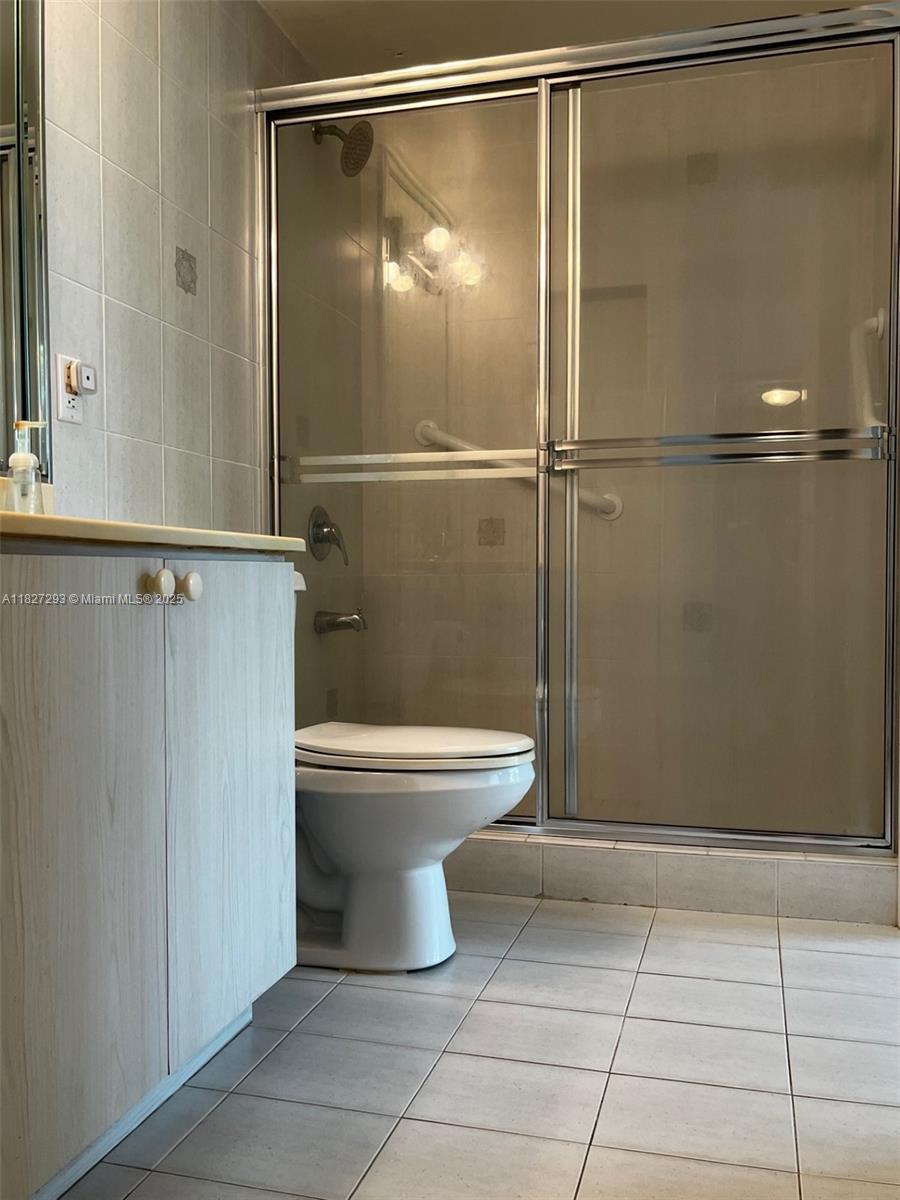 INTERNATIONAL PARK CONDO - Residential