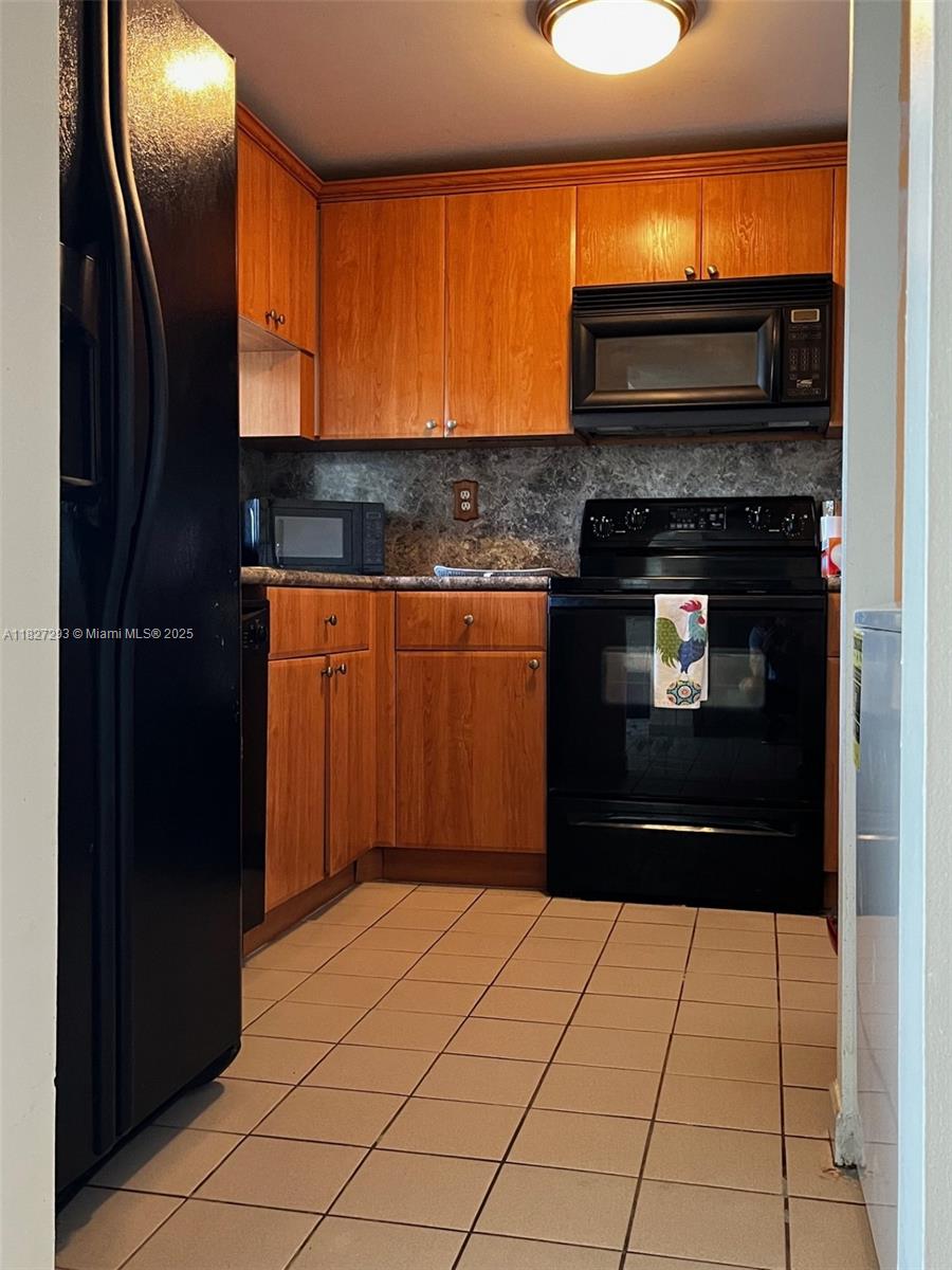 11790 SW 18th St 321-3