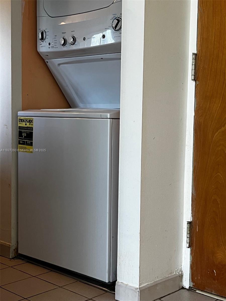 INTERNATIONAL PARK CONDO - Residential