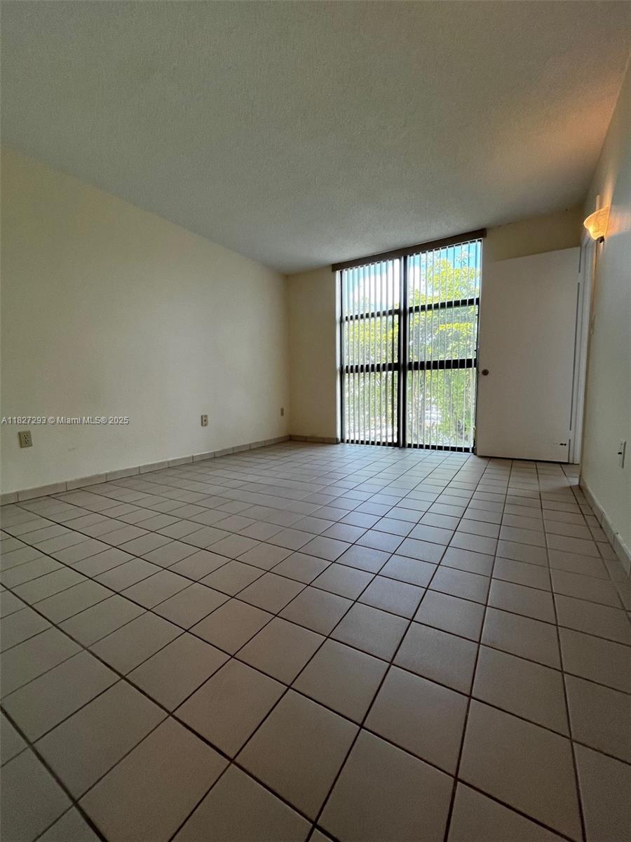 INTERNATIONAL PARK CONDO - Residential