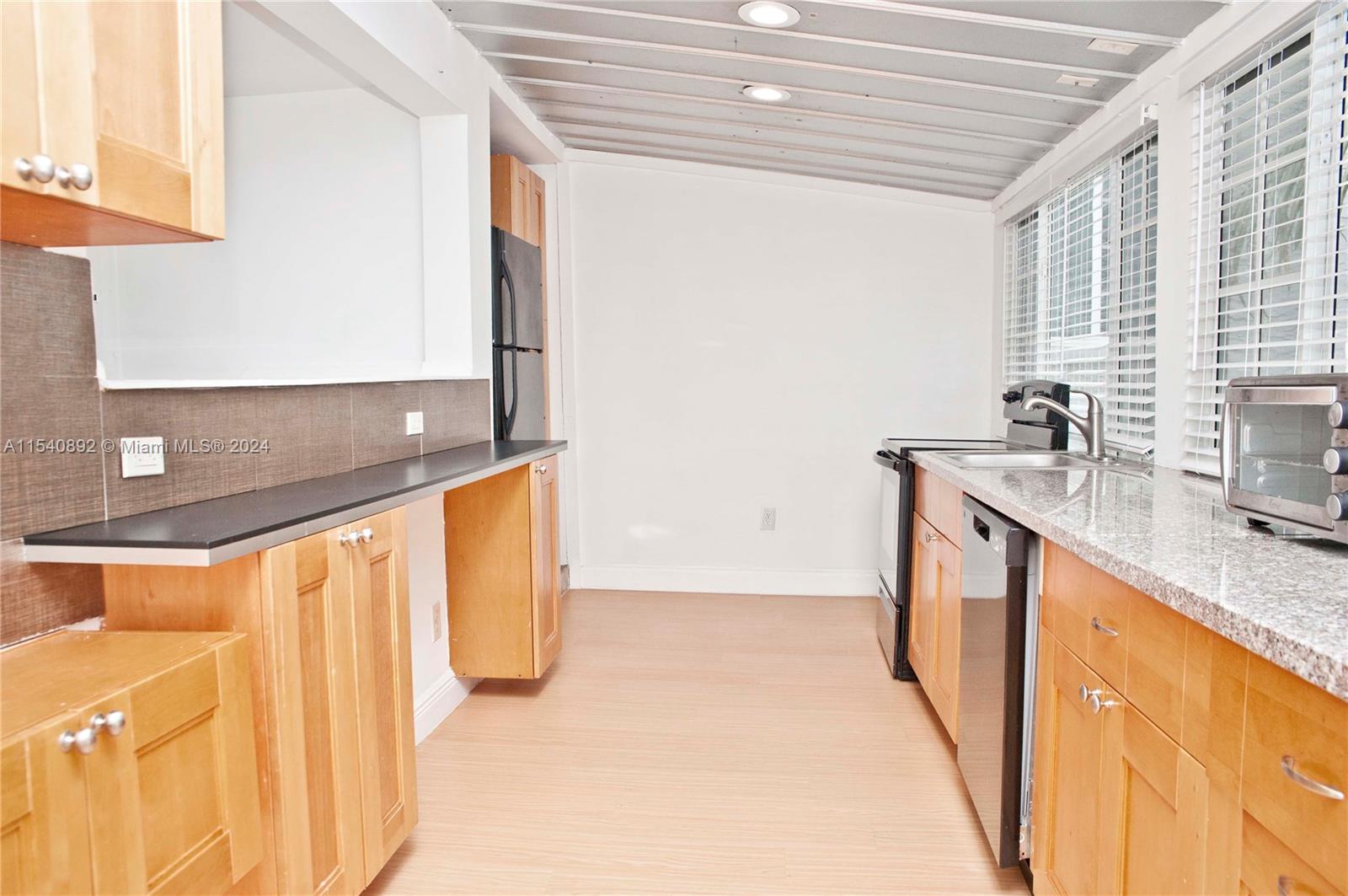 HOLLYWOOD 1-21 - Residential Income