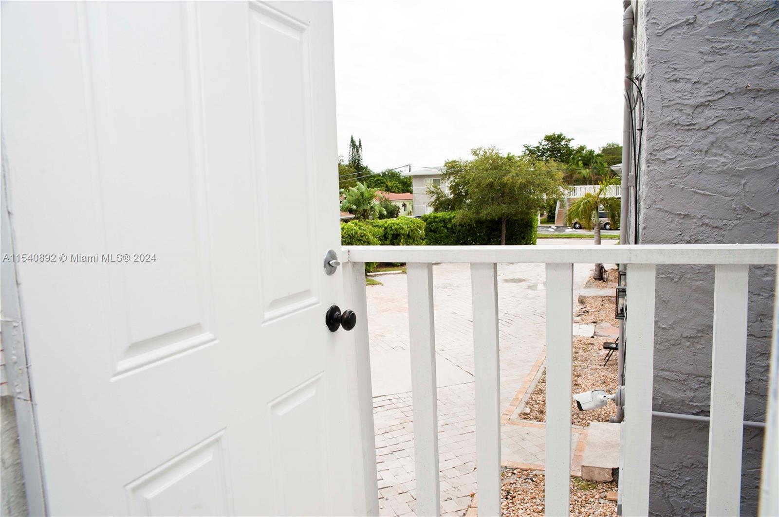 HOLLYWOOD 1-21 - Residential Income