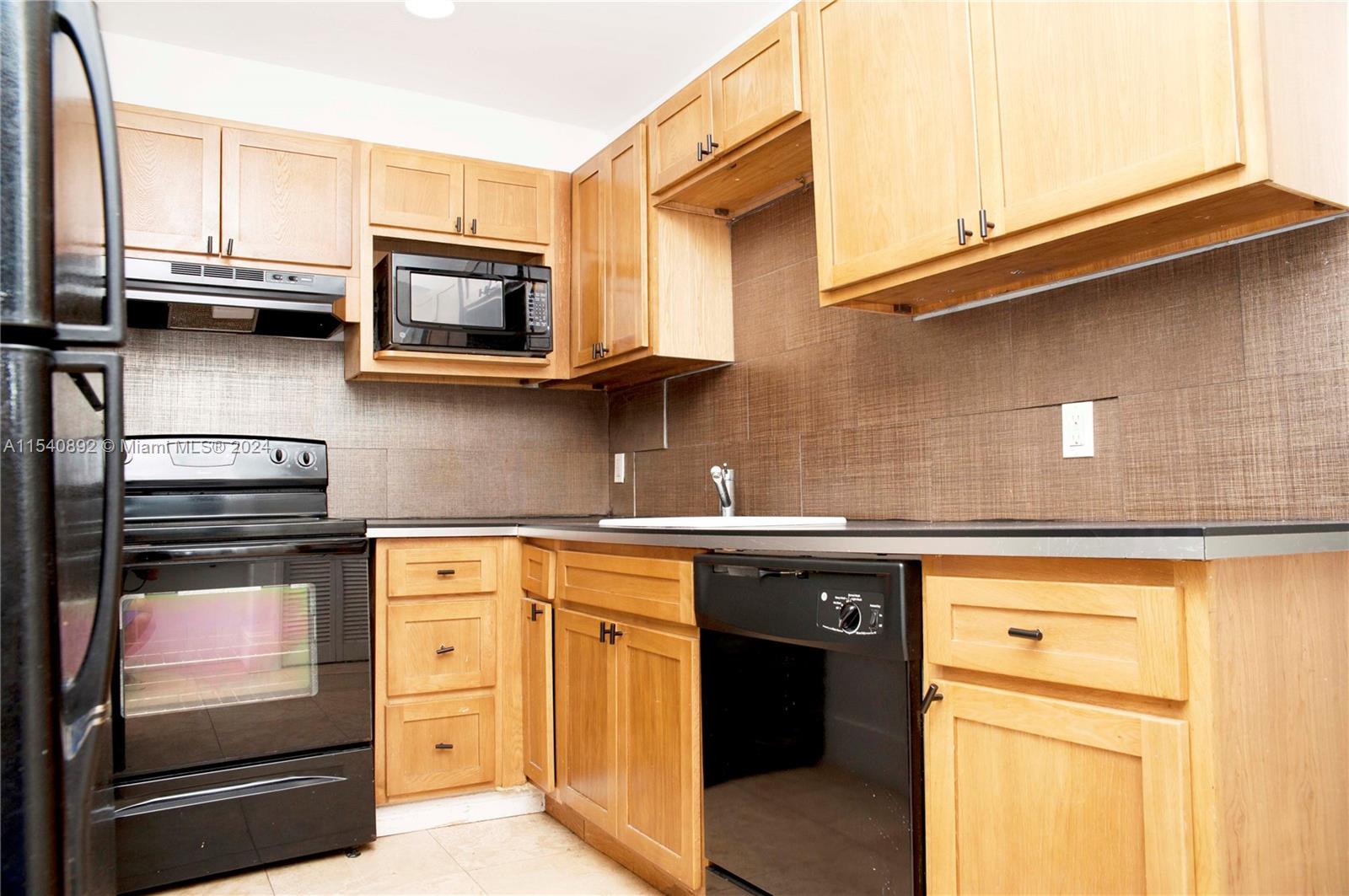 HOLLYWOOD 1-21 - Residential Income