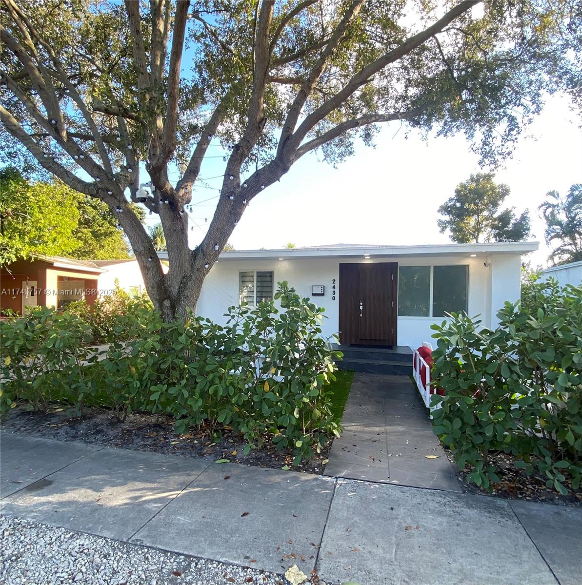 2430 Pierce St, Hollywood, Broward County, Florida - 3 Bedrooms  
2 Bathrooms - 