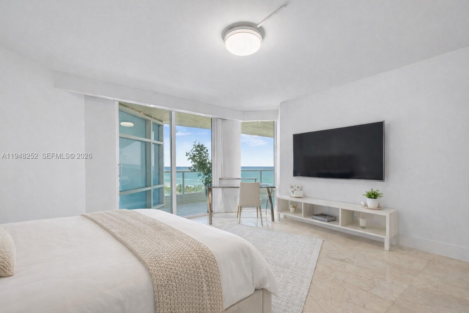 5025 Collins Ave 903