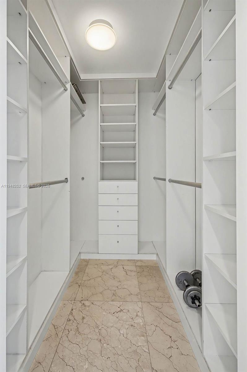 5025 Collins Ave 903