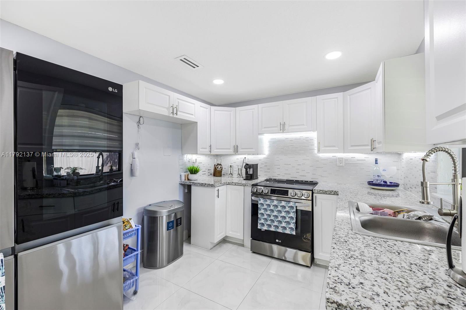 MIAMI GARDENS MANOR SEC I - Residential