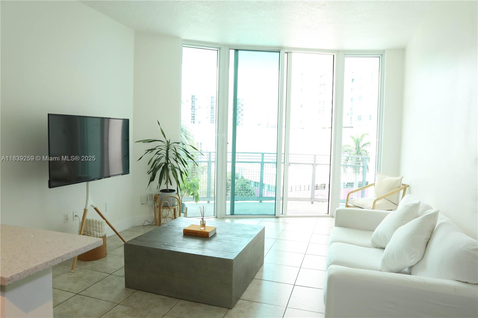 350 Ne 24th st 406