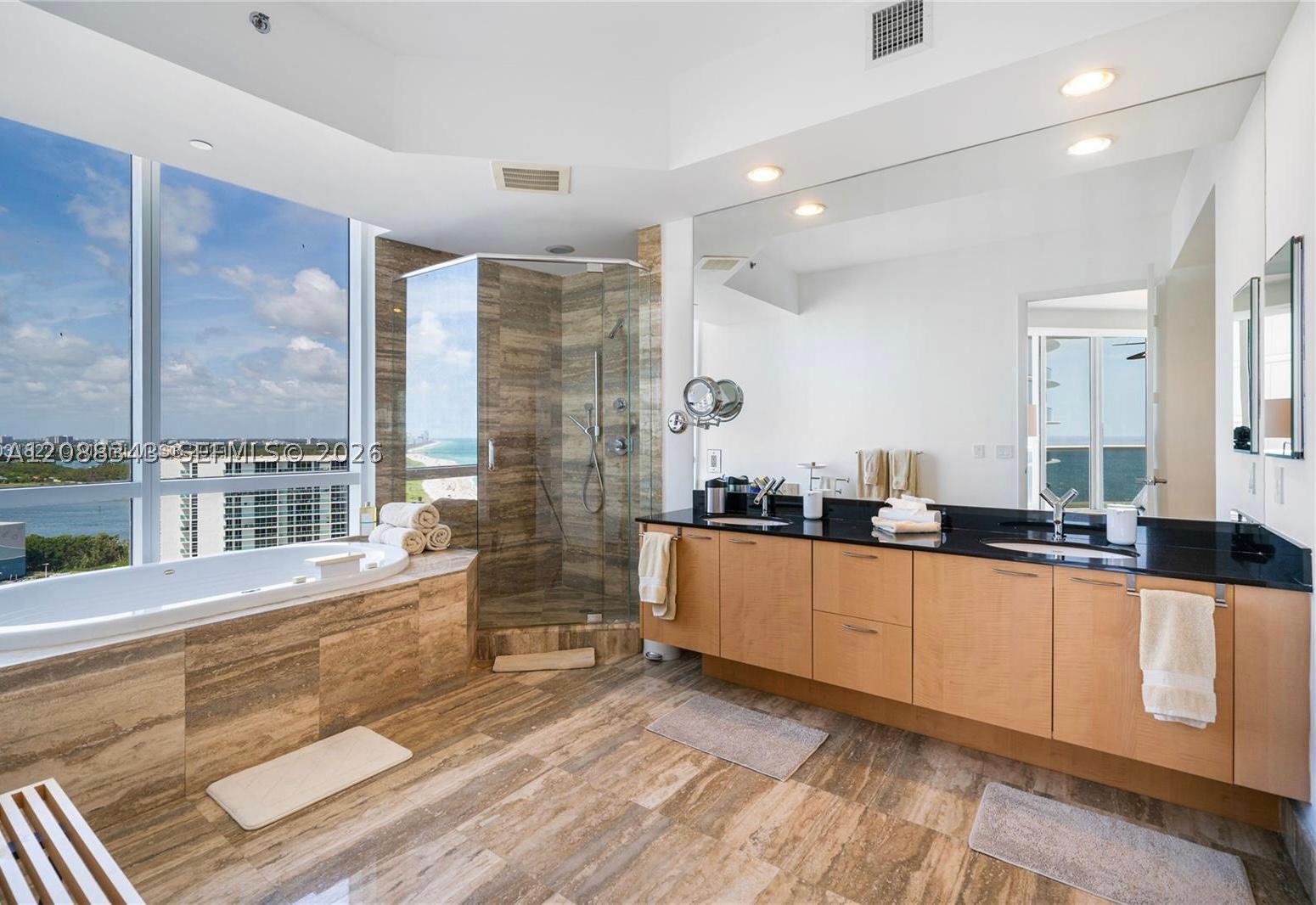 15811 Collins Ave 2006
