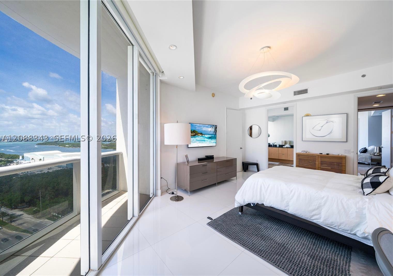 15811 Collins Ave 2006