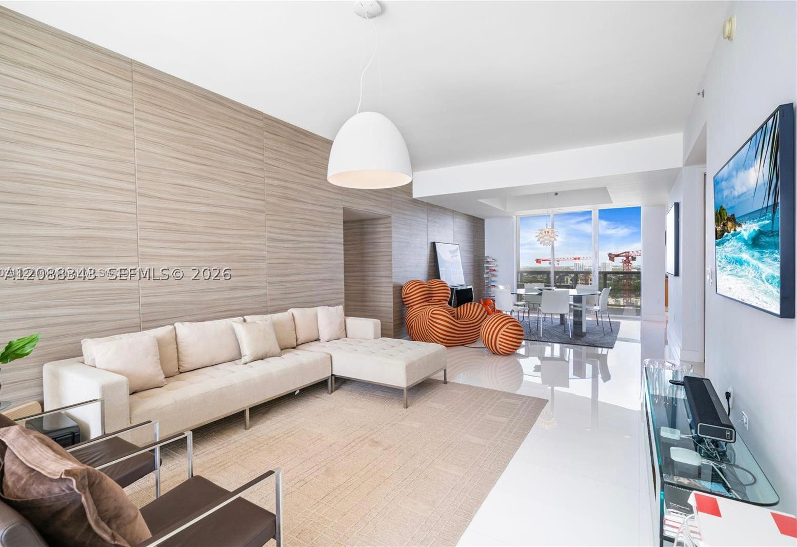 15811 Collins Ave 2006