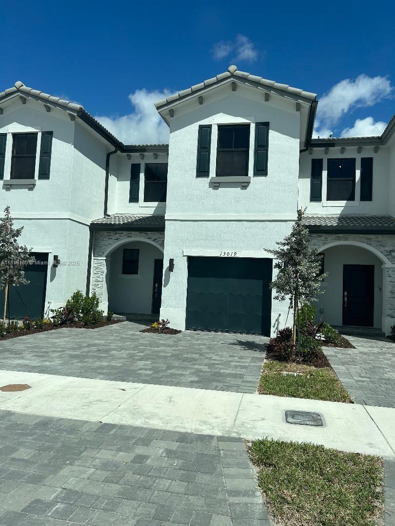 MOTIVATED SELLER - SELLER CONTRIBUTION OF $8500 TOWARDS CLOSING COST FOR A FULL PRICE OFFER "ONLY" - PRICED TO SELL - LARGE BRIGHT SPACIOUS LIVING ROOM - LARGE WHITE KITCHEN WITH HALF BATHROOM DOWNSTAIRS. TOWNHOUSE WAS BUILT ONLY 3 YEARS AGO, 1 OWNER. LARGE MASTER BEDROOM WITH WALK IN CLOSET. FENCED BACKYARD. COMMUNITY AMENITIES: POOL, DOG PARK, BASKETBALL COURT, GUEST PARKING AND MORE.
