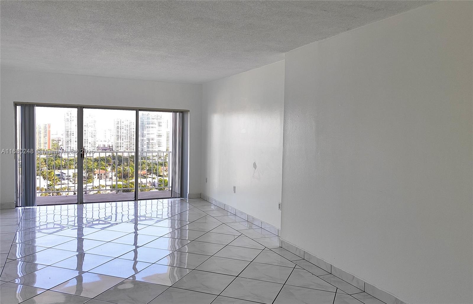 ARLEN HOUSE WEST CONDO - Residential