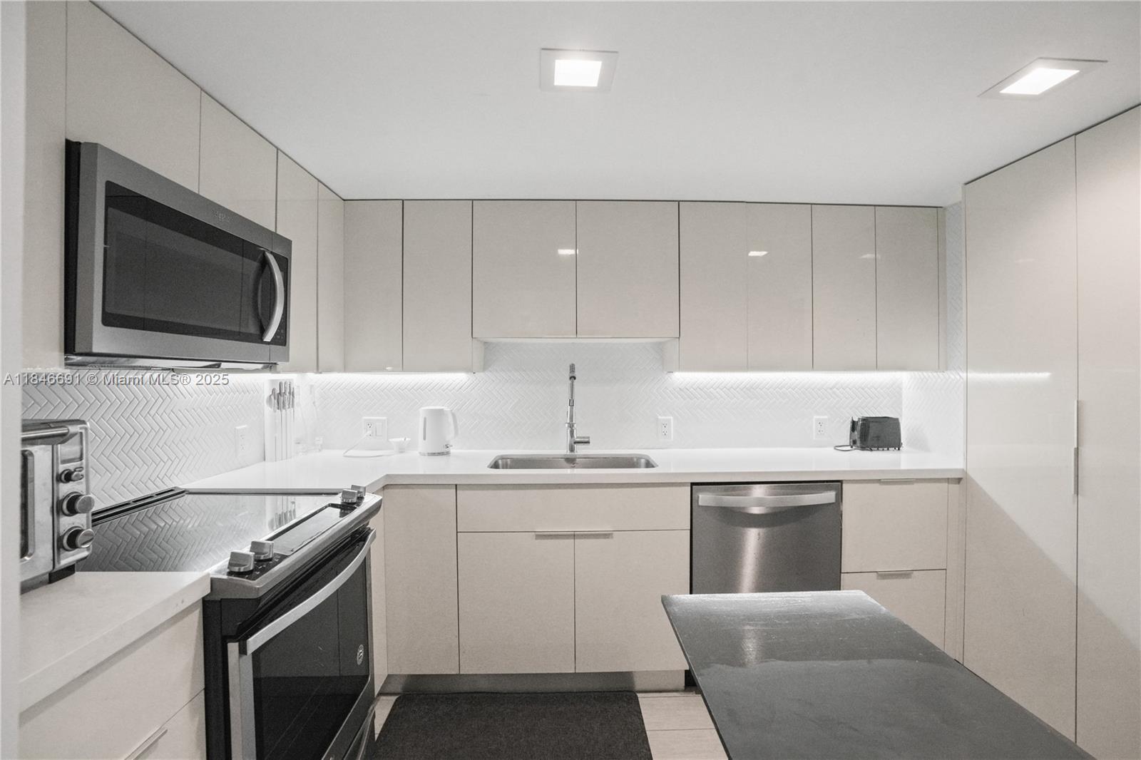 ARLEN HOUSE EAST CONDO - Residential