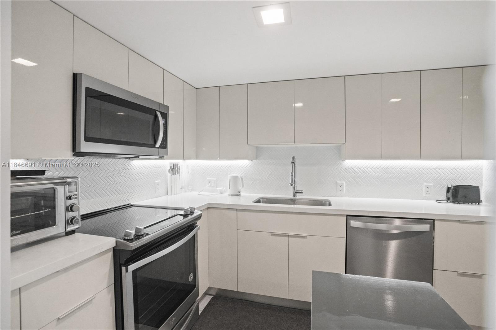 ARLEN HOUSE EAST CONDO - Residential