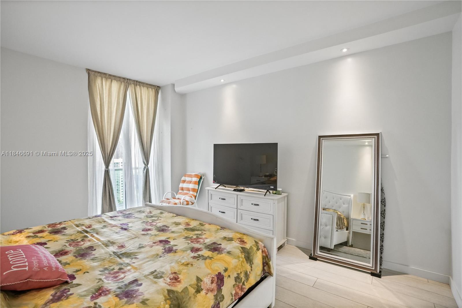 ARLEN HOUSE EAST CONDO - Residential